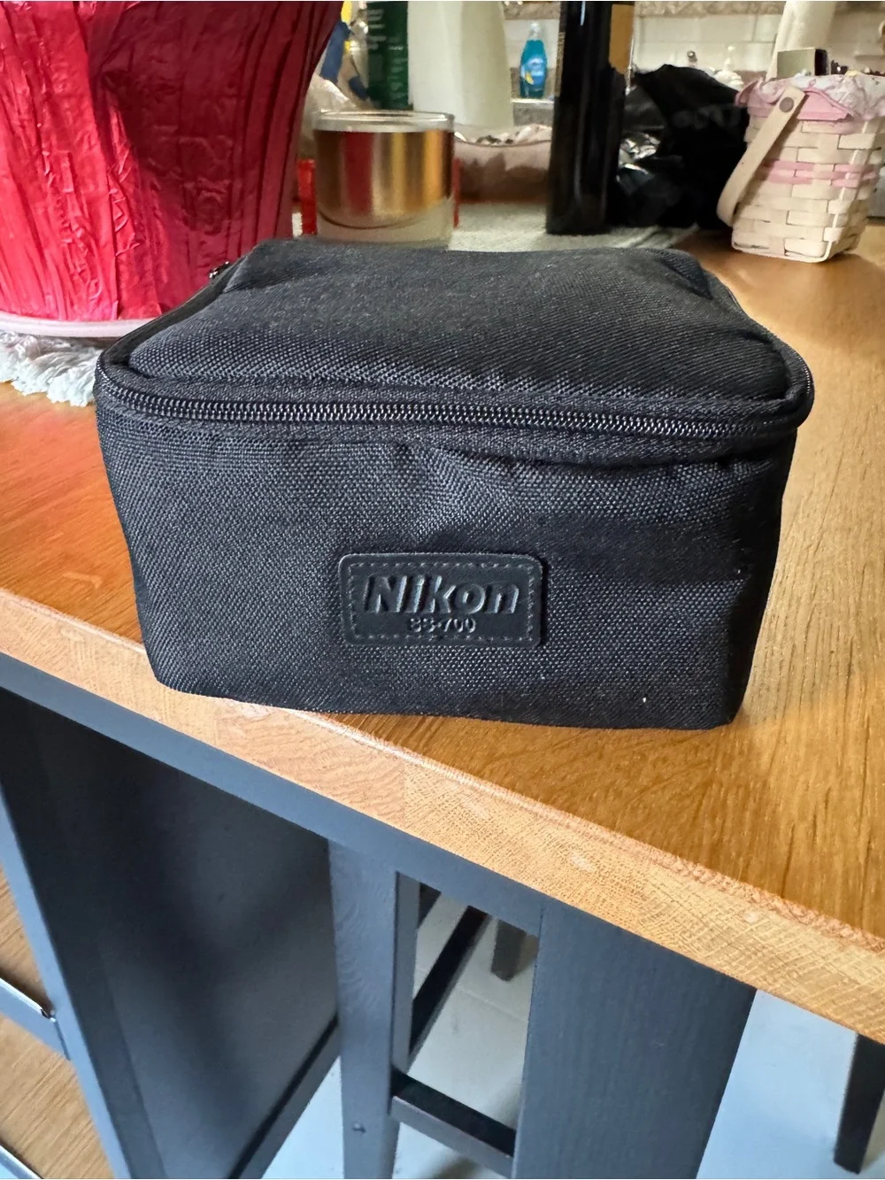 Nikon SB-700 AF Speedlight in case